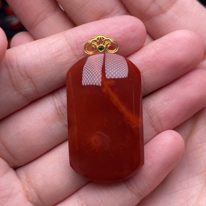 秋***4南红玛瑙18K金镶嵌珠宝奇石无事牌吊坠