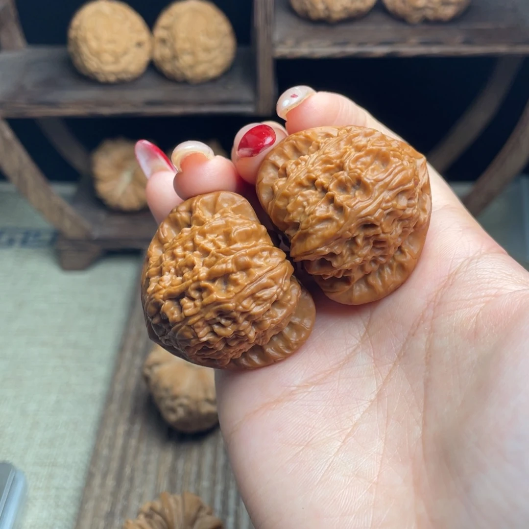 文玩核桃吊坠逮**谁三角白39