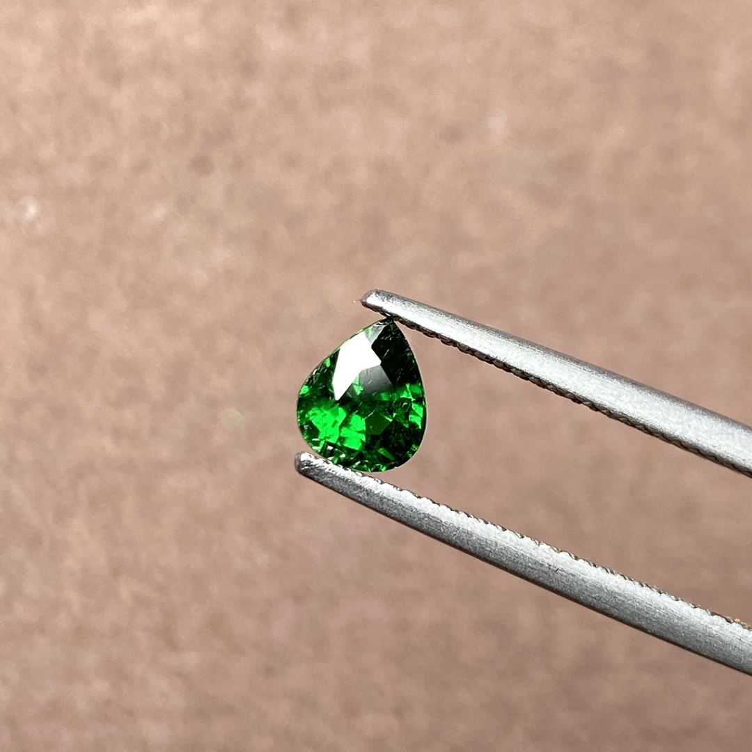 22L010 沙弗莱石榴石 1.01克拉