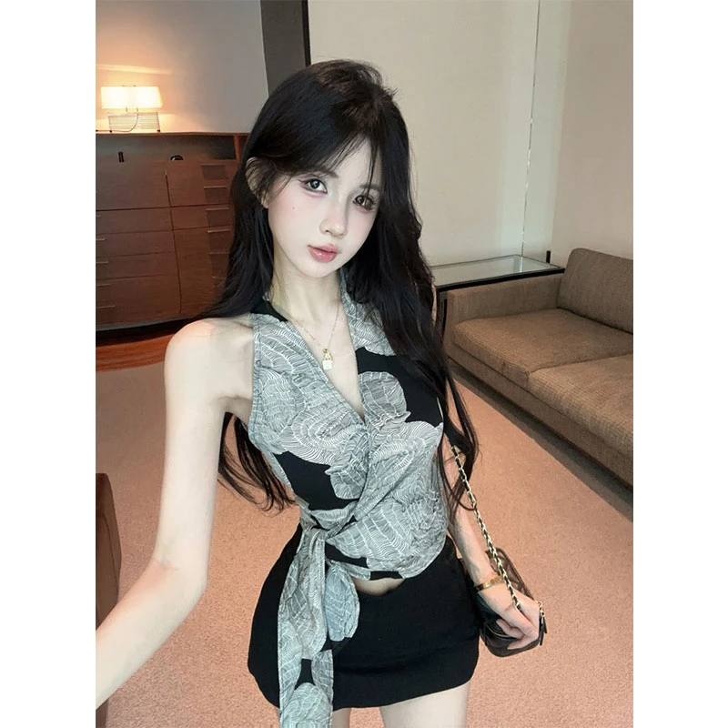 2025夏季新品辣妹收腰图案V领侧打结上衣背心女高腰百搭裙裤套装