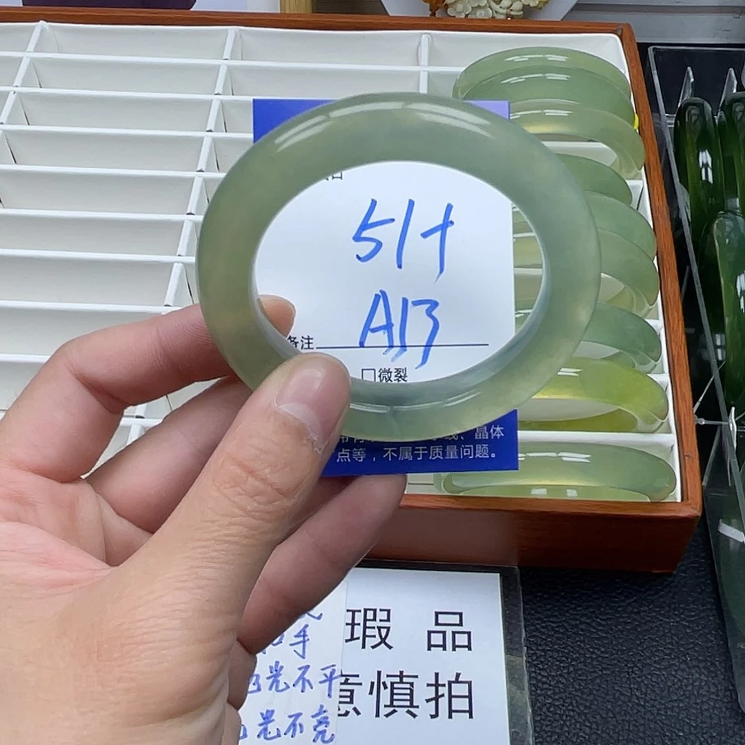 蛇纹石玉手镯未镶嵌