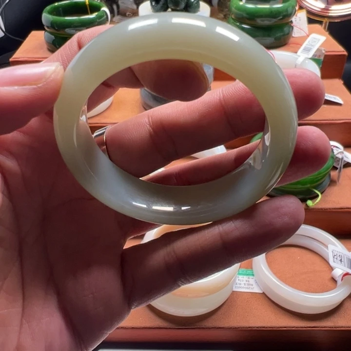 和田玉（糖玉）未镶嵌手镯