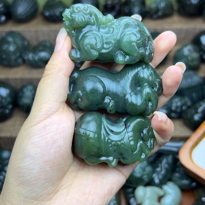 新***代和田玉未镶嵌挂件