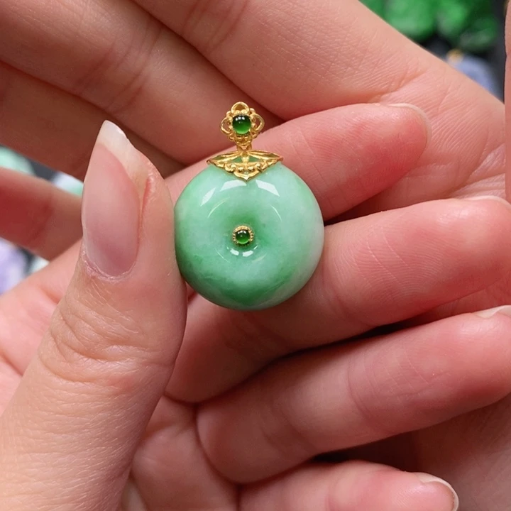 翡翠颈饰未镶嵌吊坠
