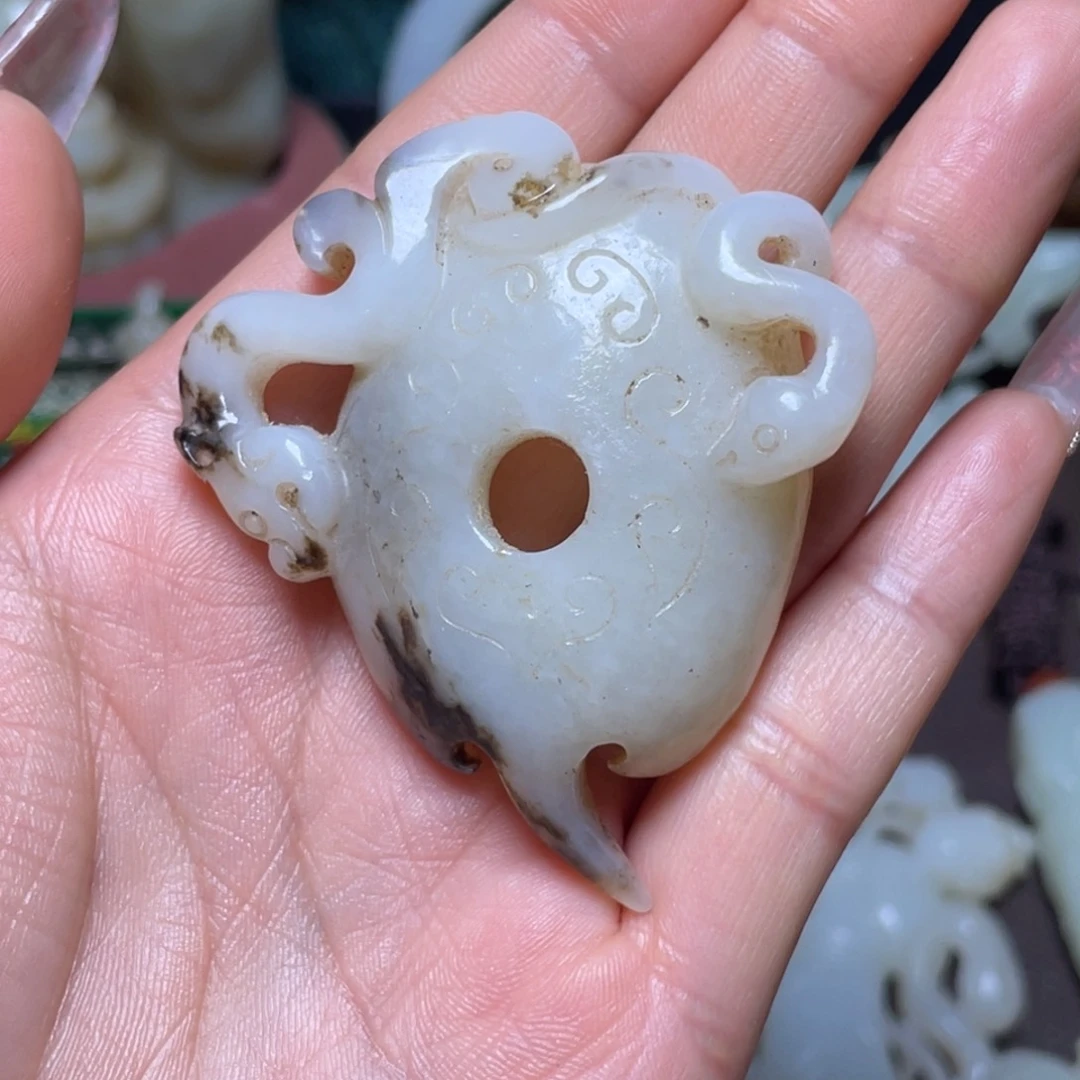 【闪购商品】和田玉挂件未镶嵌金**草