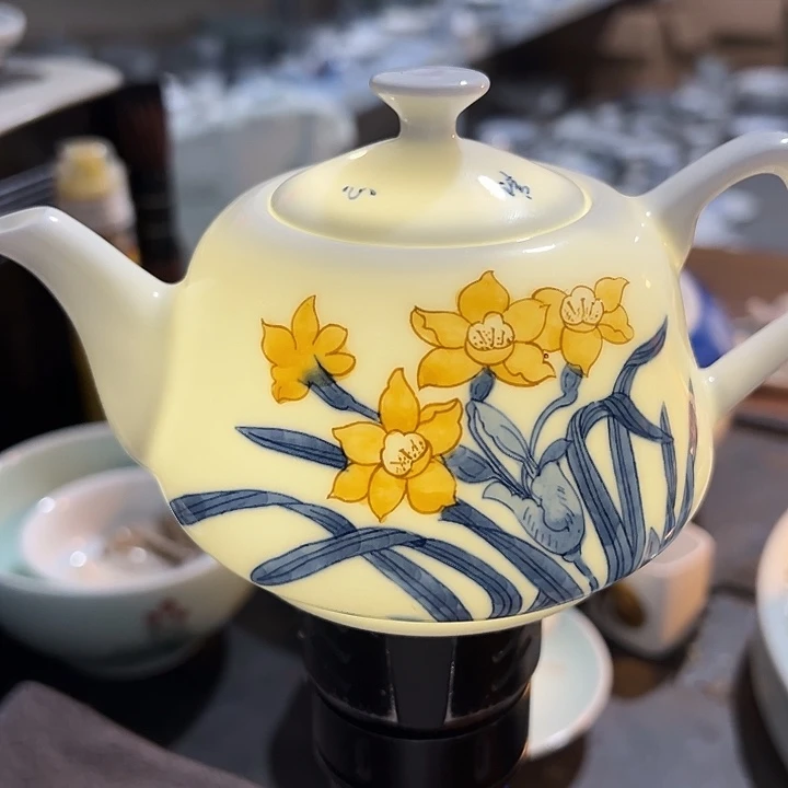 手绘金品陶正价茶壶