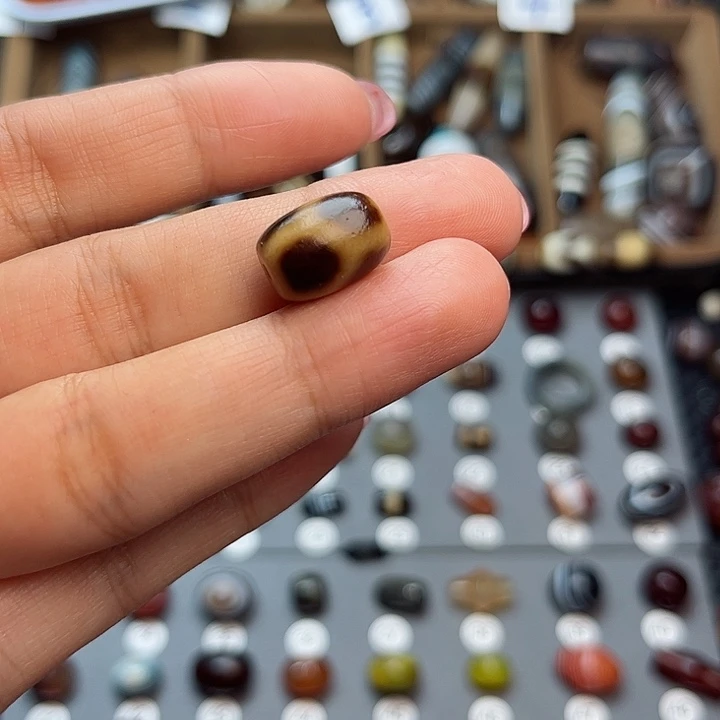 玛瑙/玉髓未镶嵌珠宝半成品W****n