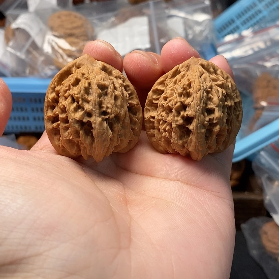 1文玩核桃盘龙虎38-387