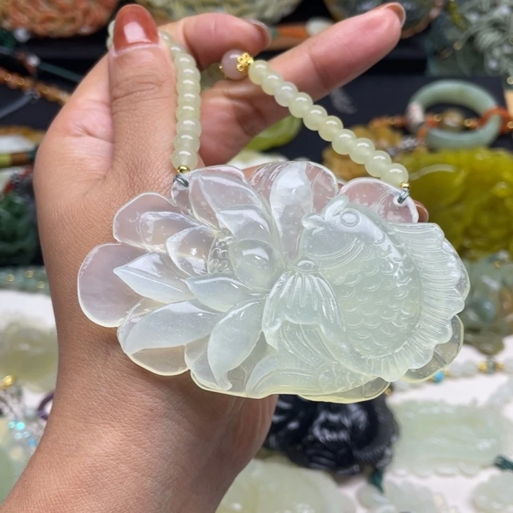 蛇纹石玉未镶嵌颈饰