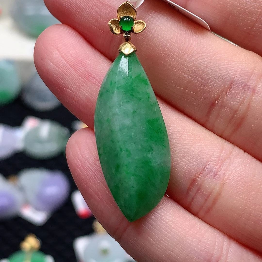 颈饰18K金镶嵌翡翠翡翠吊坠