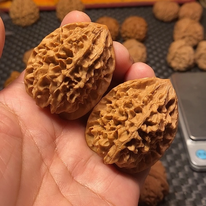 文玩核桃吊坠41尺，招财鼠