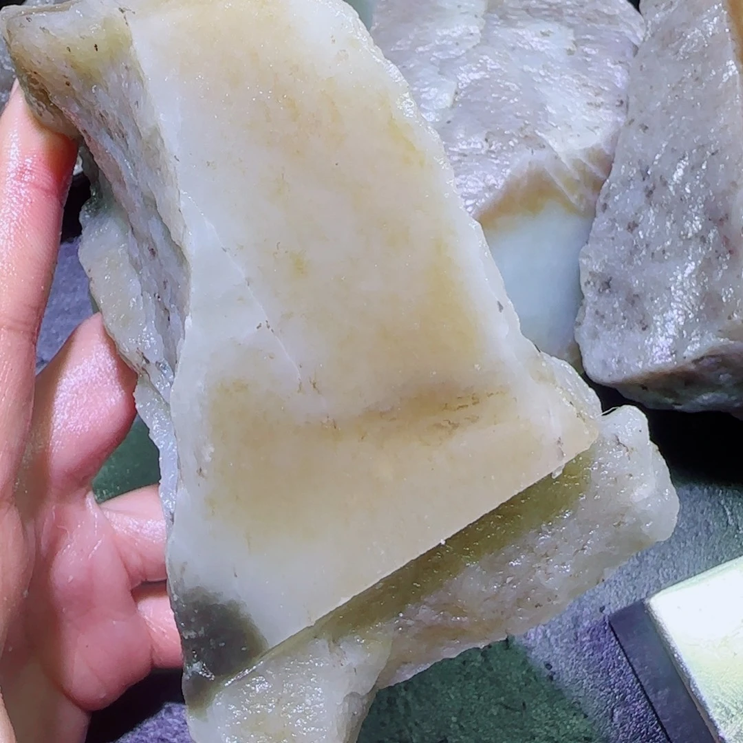 和田玉未镶嵌珠宝半成品