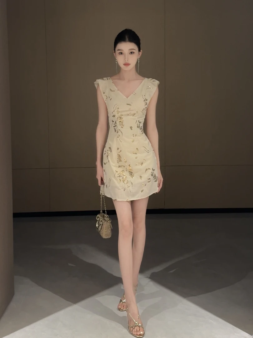 【春日部】原创法式气质显瘦刺绣连衣裙0942