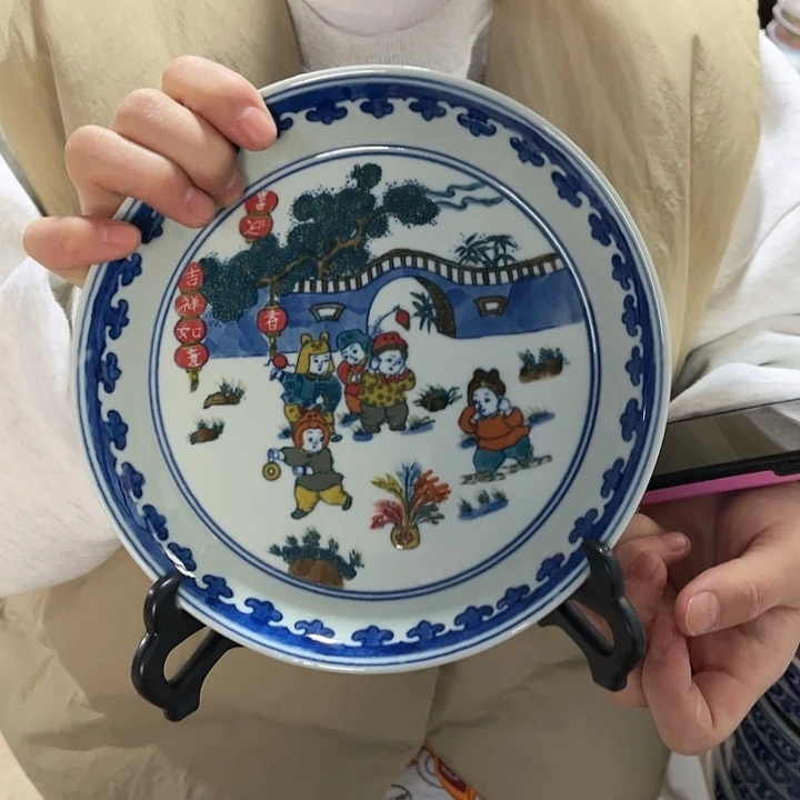 瓷片////直径19厘米/绿西。配支架。