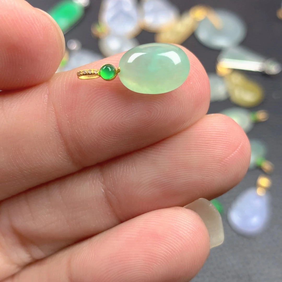 【闪购商品】颈饰18K金镶嵌翡翠翡翠