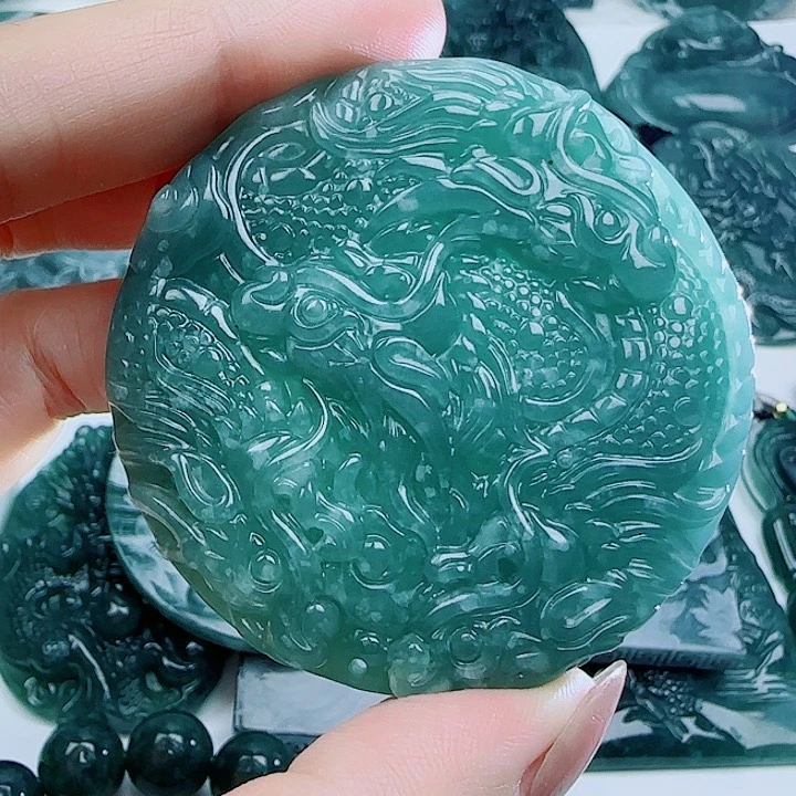 翡翠未镶嵌颈饰多样性发货天然的A货翡翠