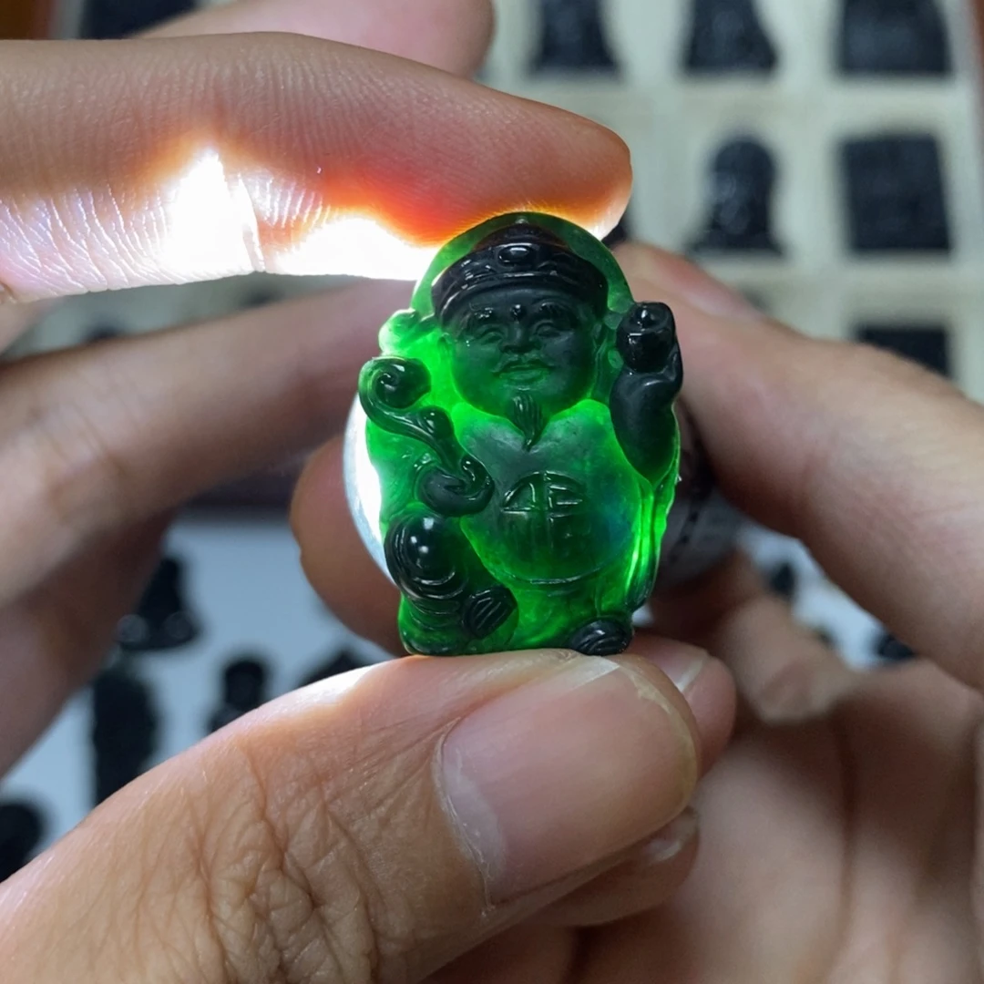 翡翠未镶嵌吊坠(赠链)