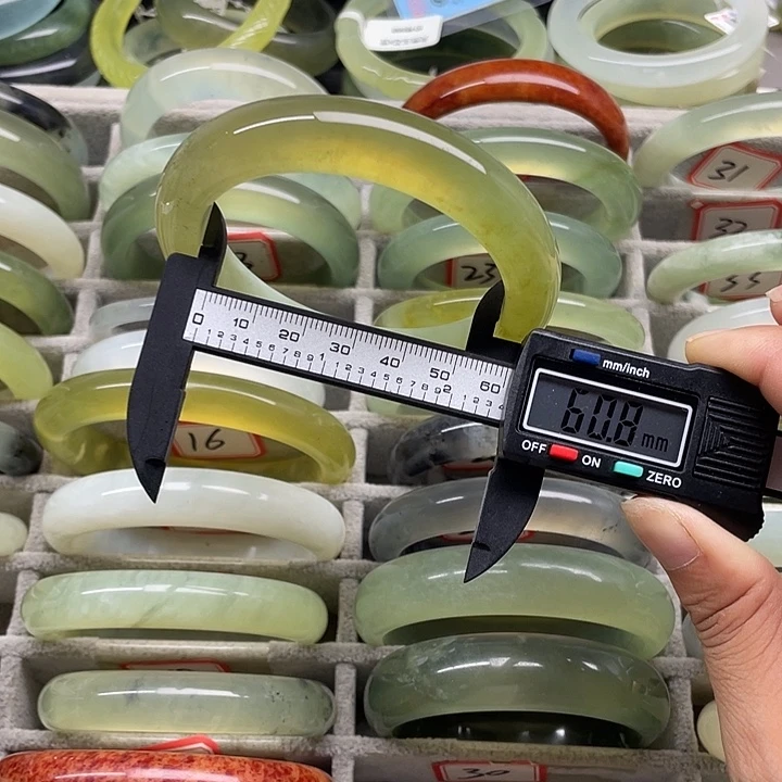 未镶嵌蛇纹石玉手镯32