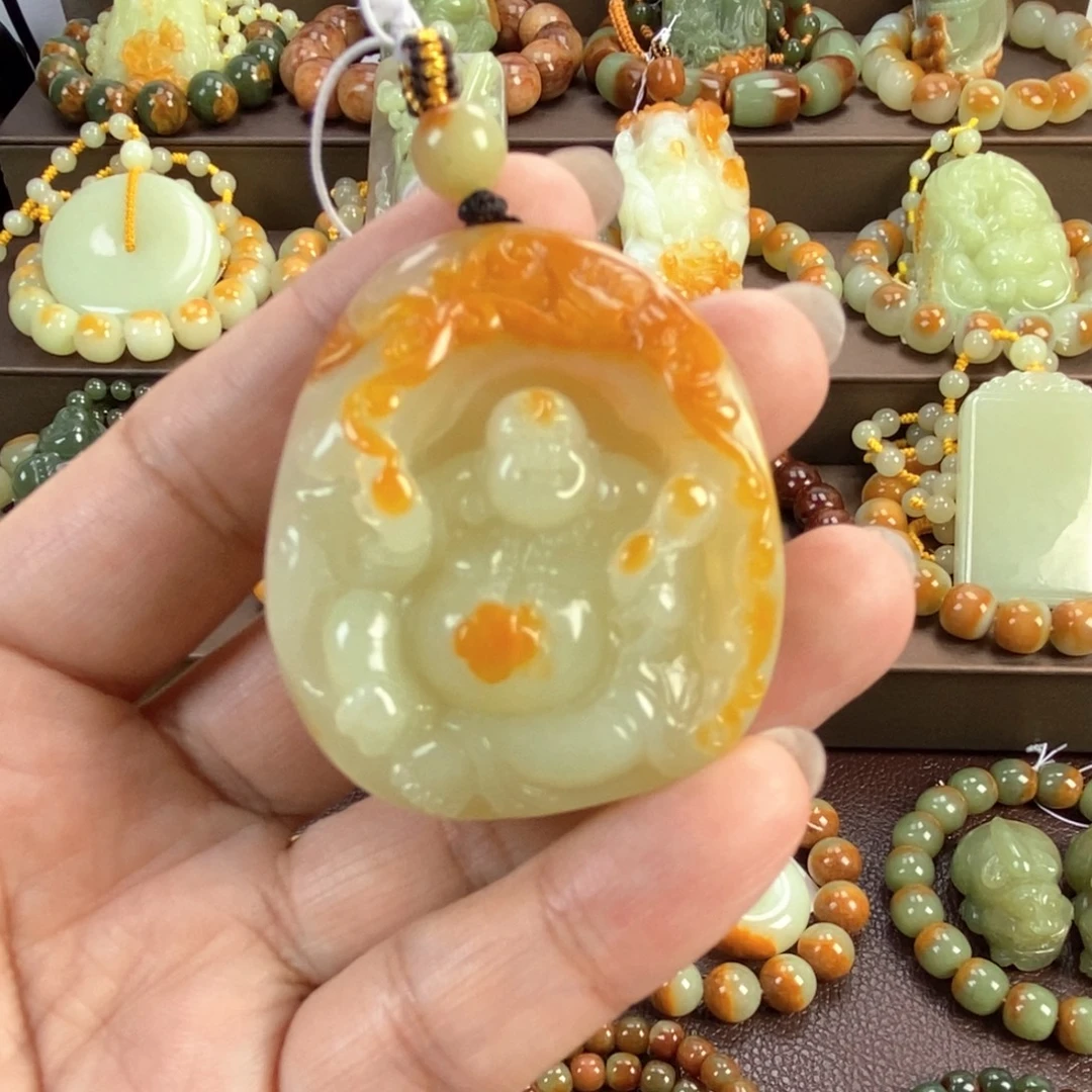龙***_颈饰未镶嵌透闪石质玉