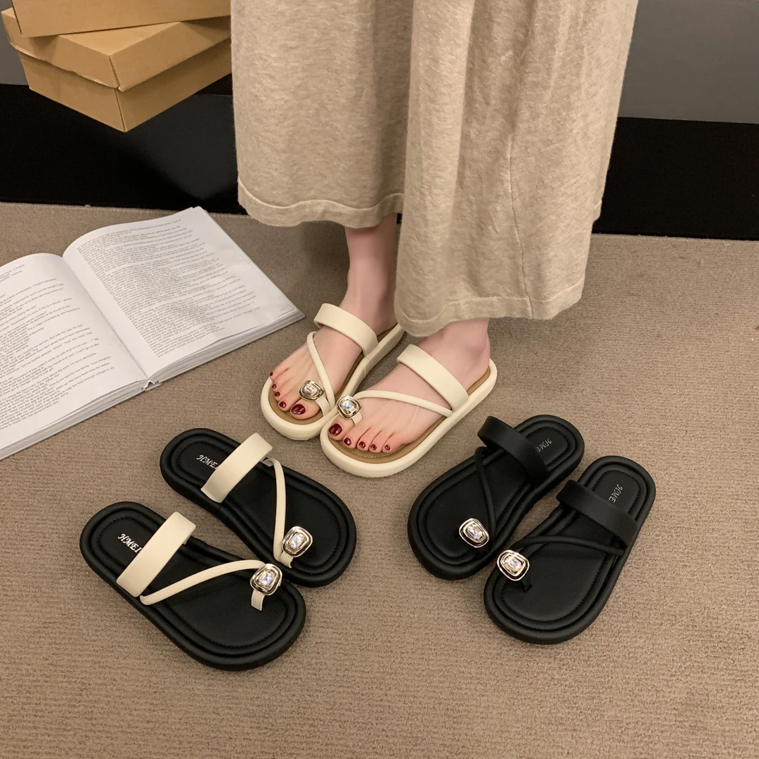 拖鞋外穿女夏2025新款仙女风套趾水钻夹脚厚底人字拖海边沙滩凉拖