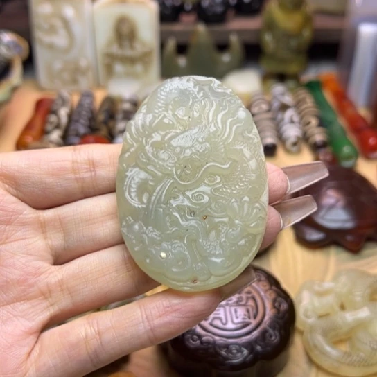 蛇纹石玉未镶嵌颈饰
