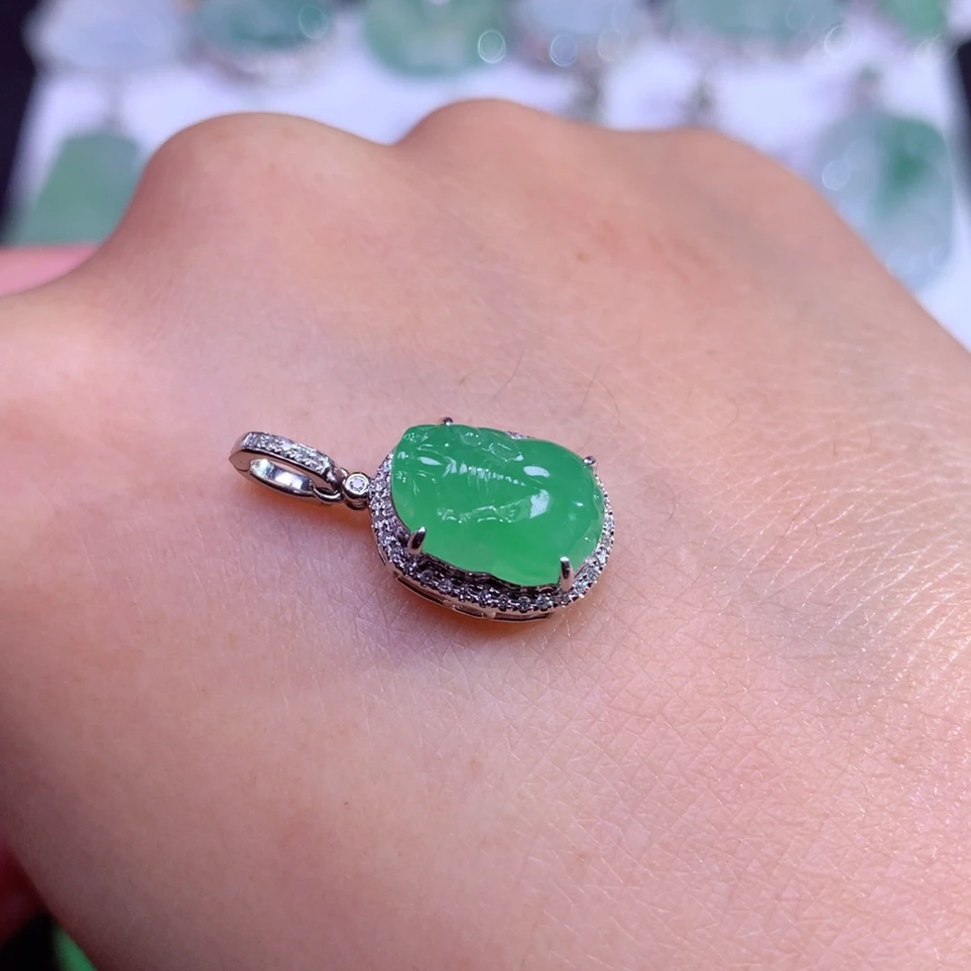 翡翠颈饰18K金镶嵌冰甜阳貔貅小挂坠