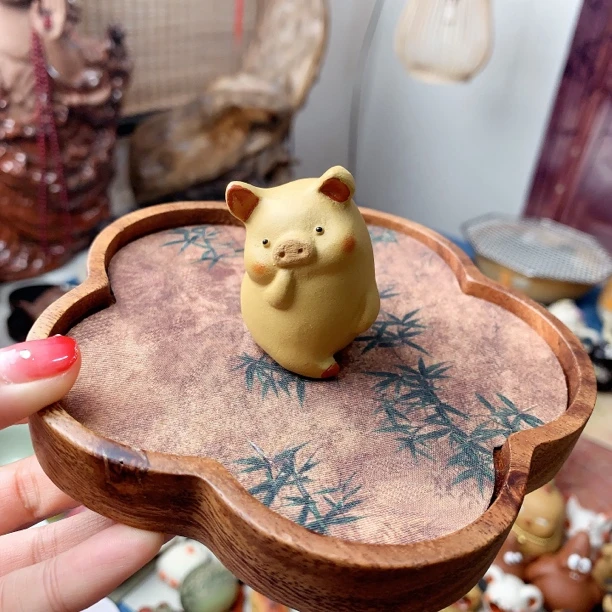 紫砂小猪回眸一笑茶宠摆件