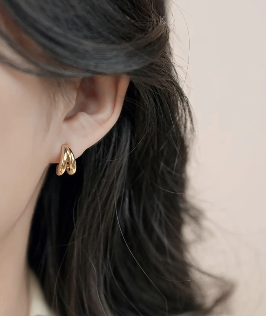 铜合金无非金属耳饰 爱心耳钉2024新款设计师款小众休闲百搭耳钉