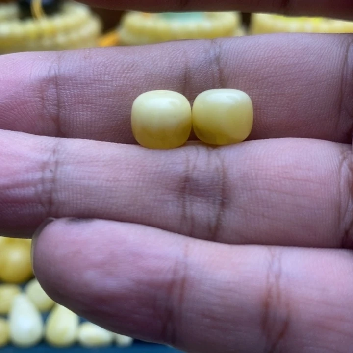 未镶嵌琥珀裸石30号9.6*8.6左右2颗