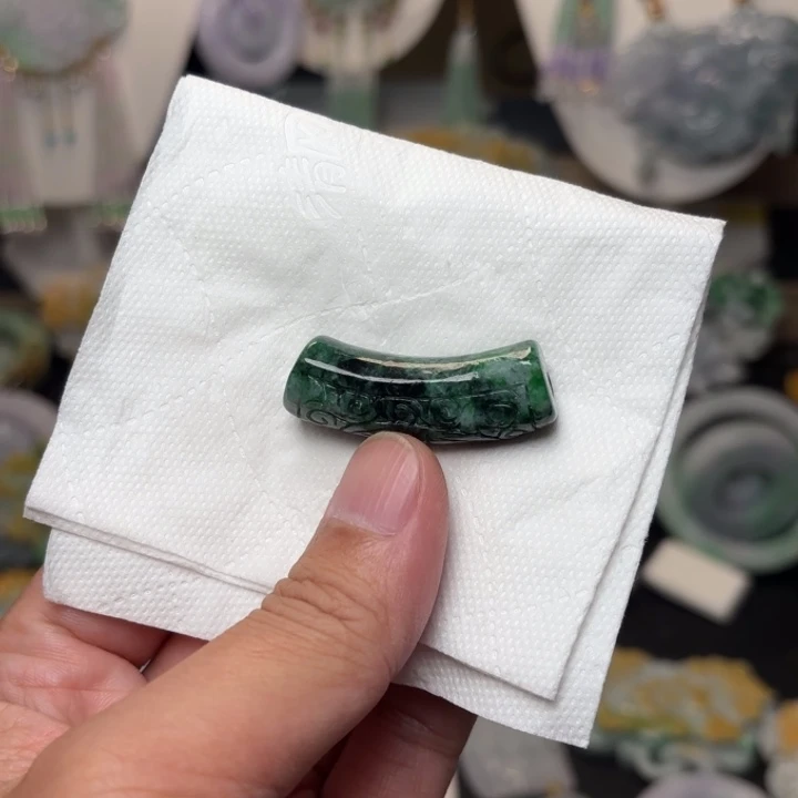翡翠未镶嵌颈饰吊坠