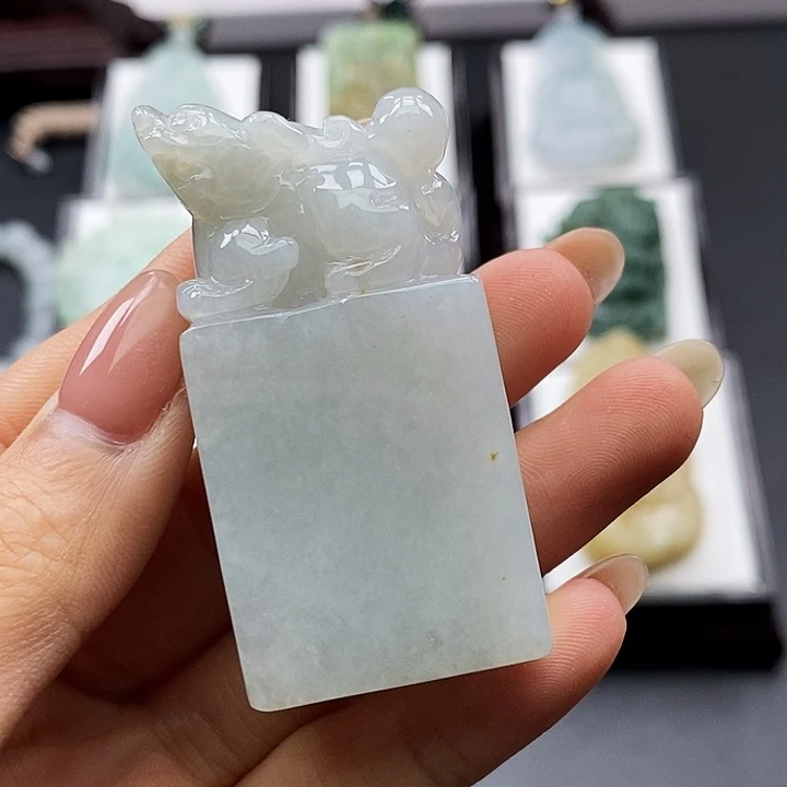 翡翠颈饰未镶嵌翡翠