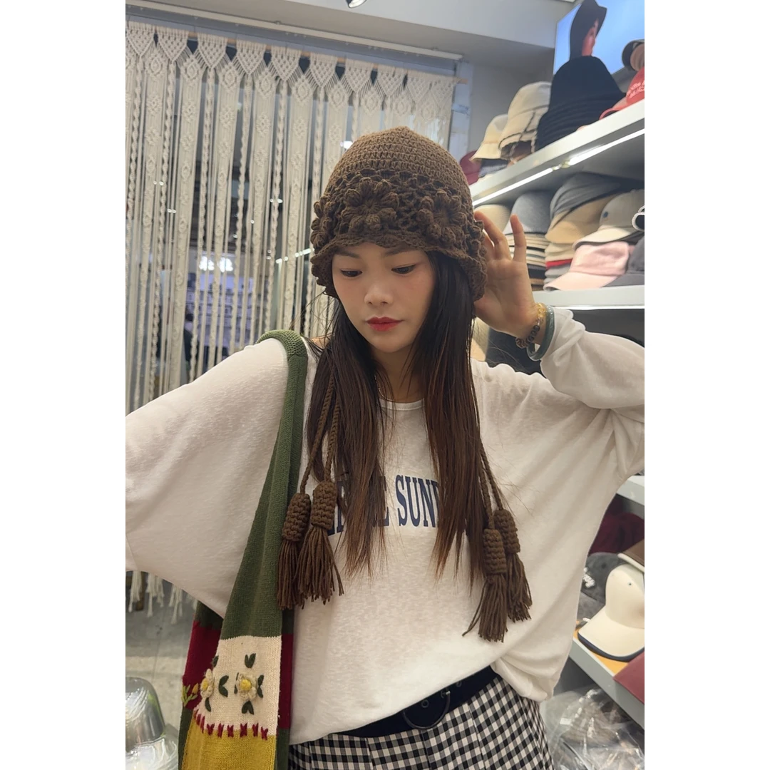 民族风立体花朵手工编织毛线帽子女秋冬季保暖针织帽流苏护耳帽女
