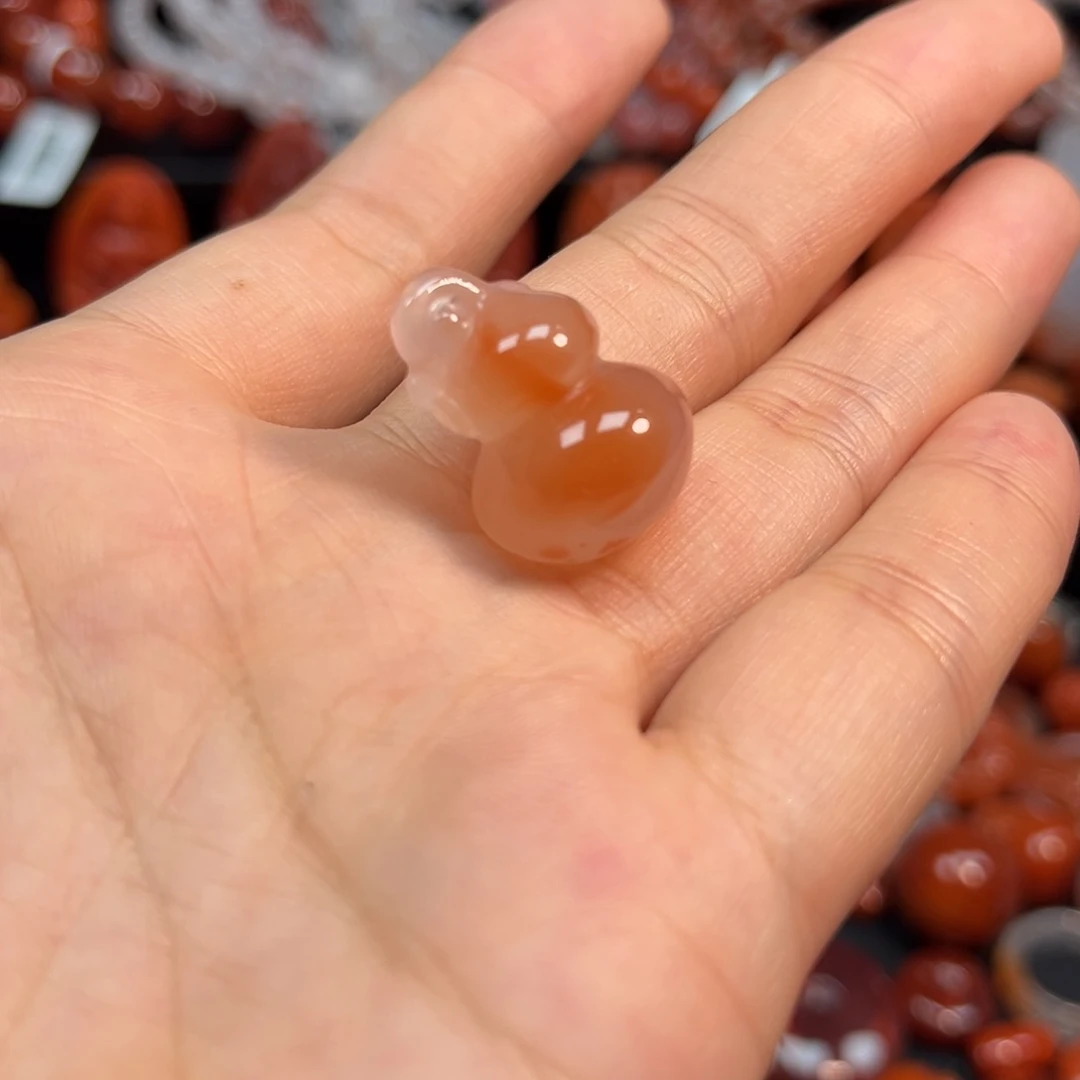 南红玛瑙配饰未镶嵌四****姨