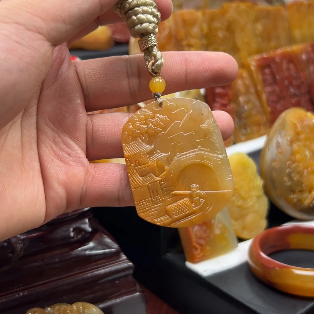 未镶嵌石英质玉（黄龙玉）黄龙玉