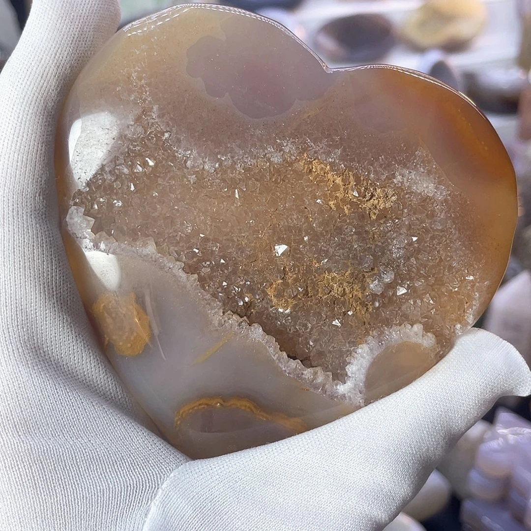 水晶码瑙晶洞爱心未镶嵌