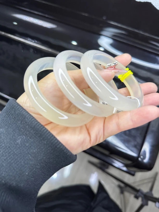 天然玉石香槟金手镯 多样性拍一发一 颜色随机