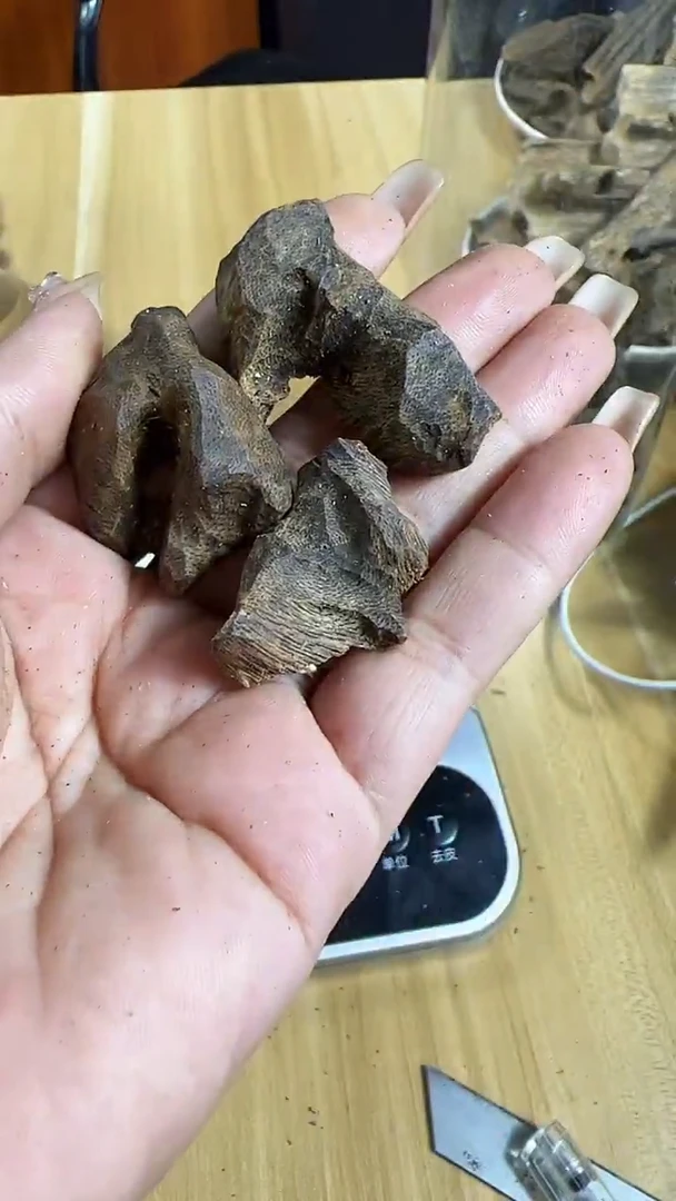 【闪购商品】沉香手把件奇楠块料