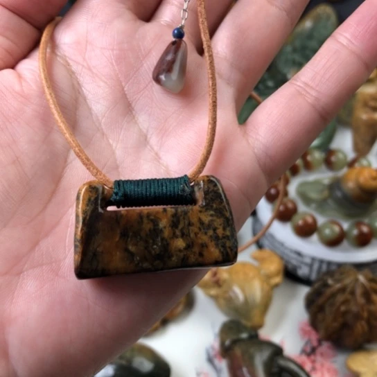 岫岩河磨玉（透闪石质玉）挂件未镶嵌