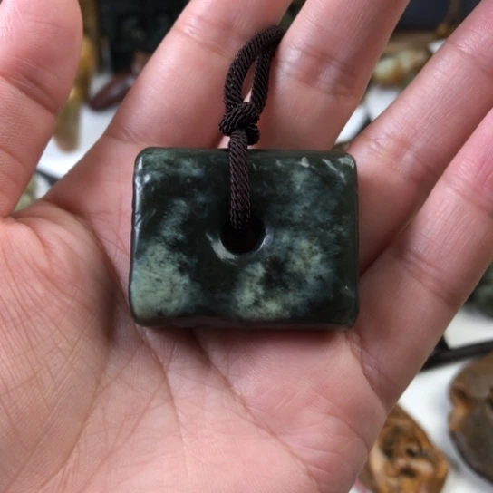 岫岩老玉（透闪石质玉）挂件未镶嵌