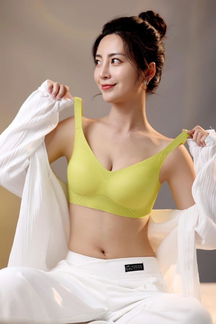 《霞姐服饰》乳胶内衣文胸舒适女透气聚拢全罩杯三排扣调整型无钢圈