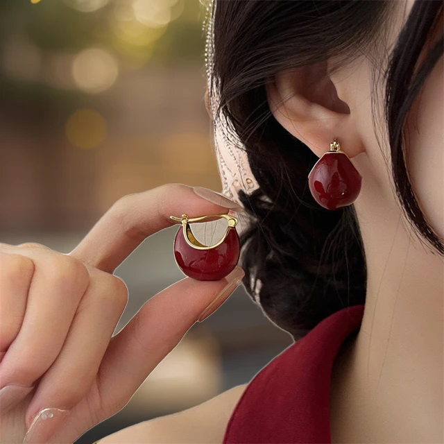 铜合金耳饰 法式轻奢港风圆形耳环2023设计感气质精致酒红色耳扣