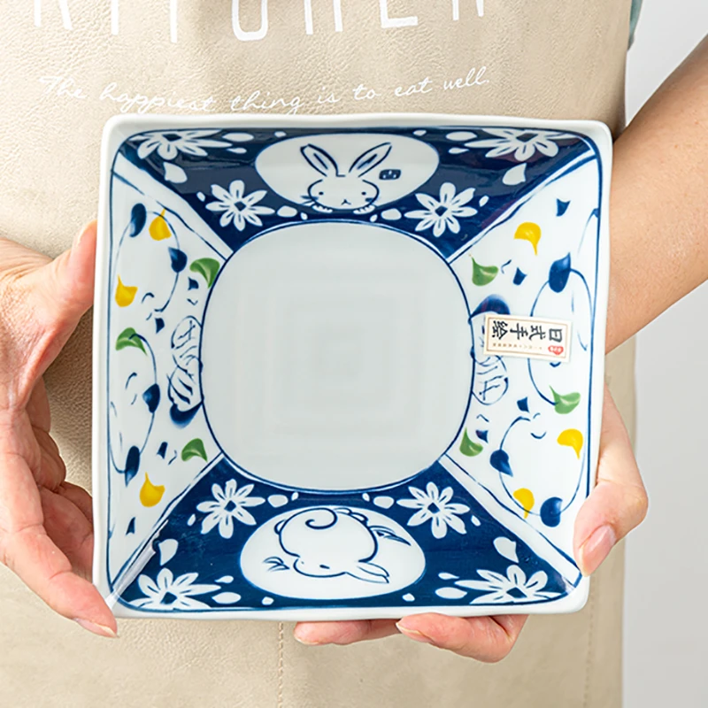 日式手绘陶瓷吉祥瑞兔餐具 6.5英寸日式荷口四方盘 拍一发二
