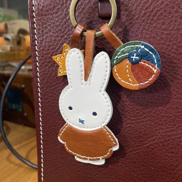 小兔子挂件 包包挂饰 植鞣牛皮手工蜡线缝制小配件时尚百搭配件