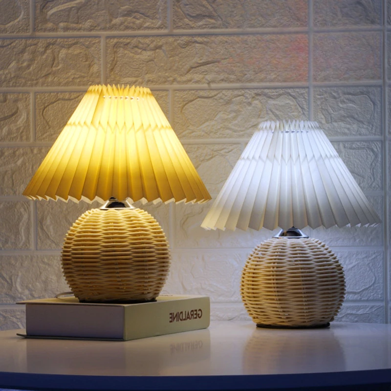 北欧民宿百褶台灯卧室浪漫灯睡眠ins创意小夜灯插电调光小夜灯