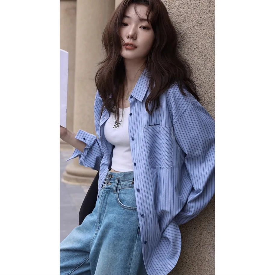 蓝色条纹衬衫女春秋季中长款宽松慵懒风休闲衬衣外套气质长袖上衣