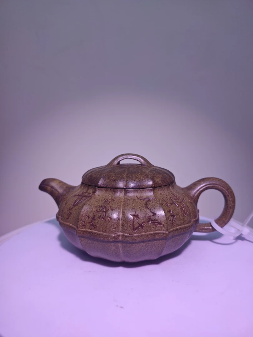 宜兴龙背青 刻绘筋纹菱花紫砂壶