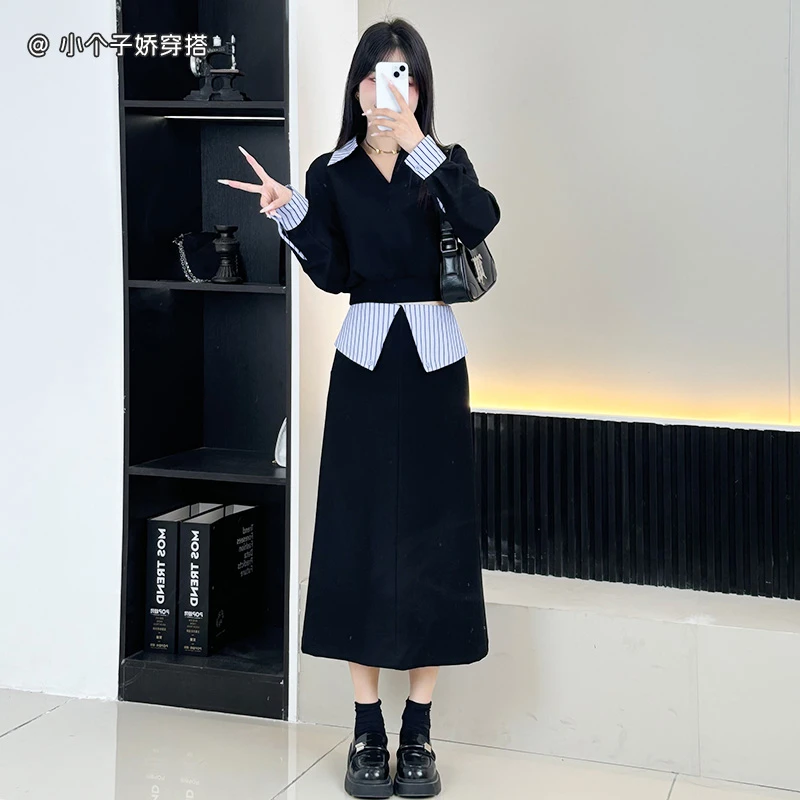 早秋穿搭套装女2025新款高级感休闲显瘦条纹V领上衣半身裙两件套