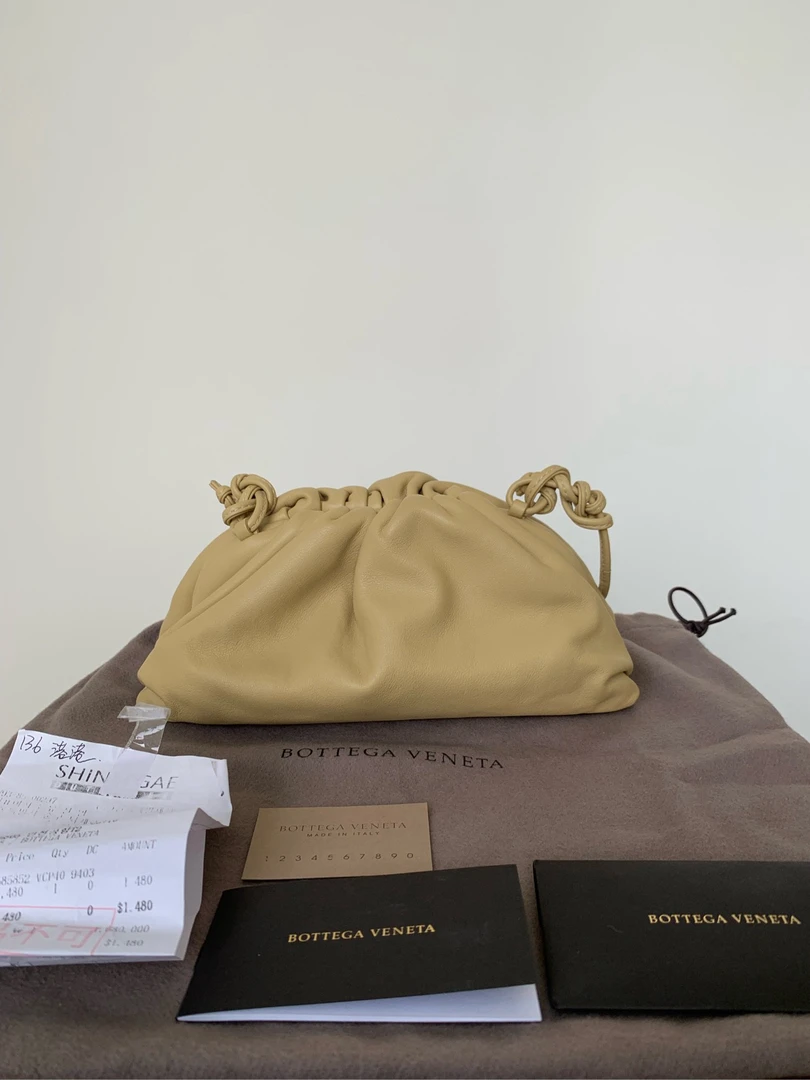 99新 BOTTEGA VENETA/葆蝶家 mini米黄色云朵包 公价16500