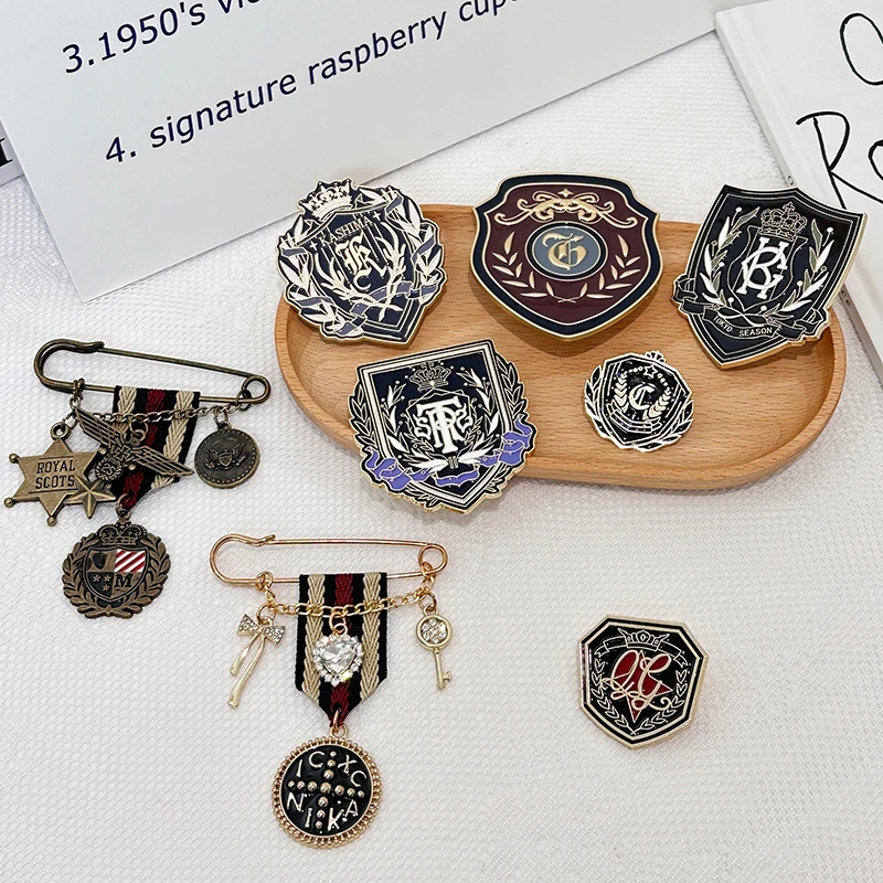 复古圆扣东京岁时记jk大衣西服高档别针设计感小众感精致徽章合集