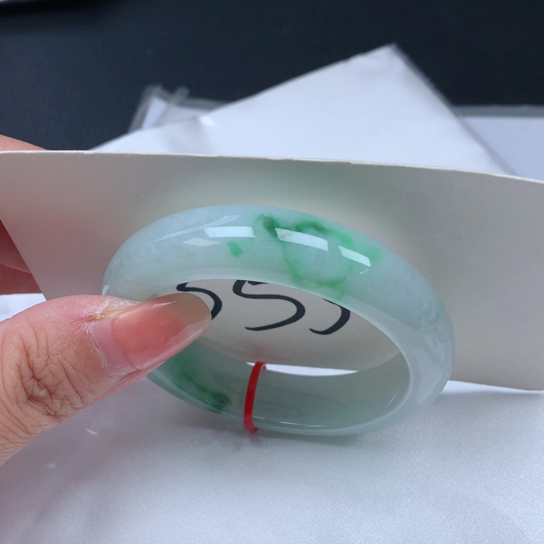 翡翠手镯未镶嵌翡翠